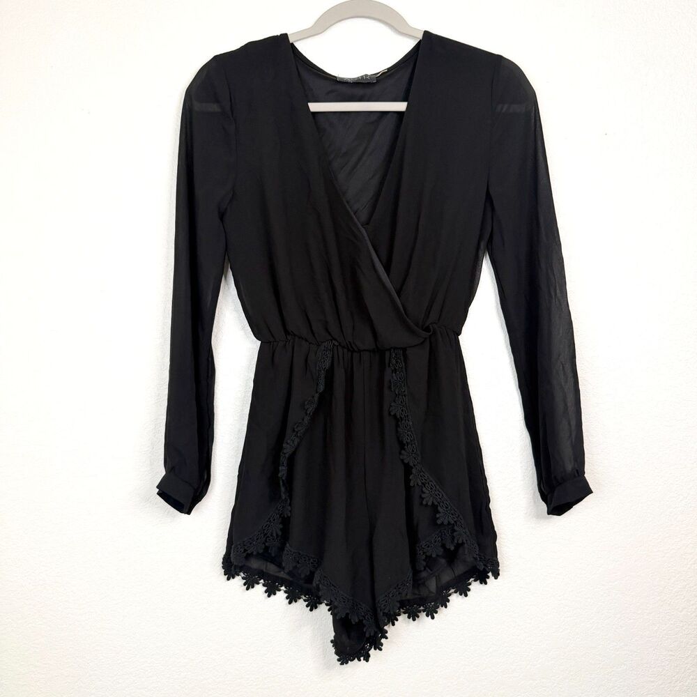 ASTR the Label Black Long Sleeve Lace Trim Wrap Romper Plunging V-Neck Size XS